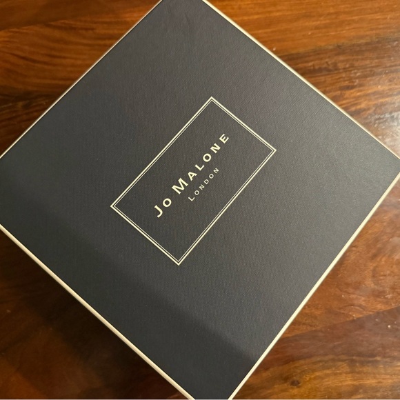 Jo Malone Pouch & Box - Picture 7 of 7